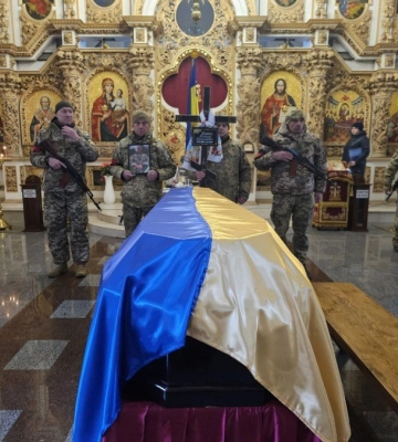 У Полтаві попрощалися з сержантом Віталієм Пашком, який отримав тяжкі поранення на Донеччині