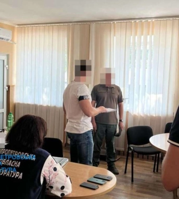 100 тисяч гривень за умовно-дострокове звільнення. У Дніпрі судитимуть ексначальника виправної колонії за хабарництво