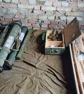 СБУ виявила поблизу Києва три схрони зі зброєю та вибухівкою для російських ДРГ