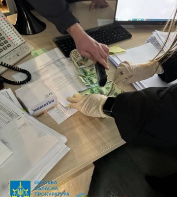 В Одесі чиновник міськради вимагав хабар за надання в оренду приміщення для реабілітації людей з інвалідністю