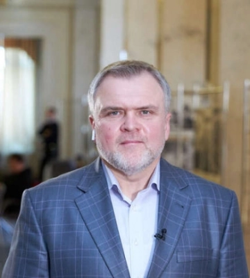 Власник торгових марок та дорогих годинників