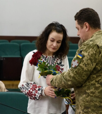 У Луцьку рідні загиблих воїнів отримали їхні посмертні нагороди