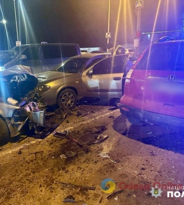 Одеса: на Овідіопольській дорозі сталася ДТП за участю трьох автівок, є постраждалі