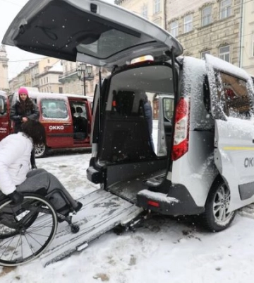 Львів компенсуватиме людям з інвалідністю на кріслах колісних частину вартості поїздок інклюзивним таксі