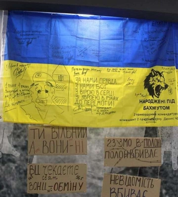 Україна чекає своїх героїв: у Дніпрі відкрили виставку, присвячену обороні Маріуполя