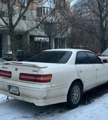 Люкс із 90-х: у Києві помітили рідкісний автомобіль популярної марки (Фото)