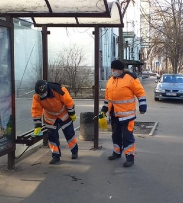 Оголошено тендер на прибирання зупинок у Франківську  за 1 млн грн