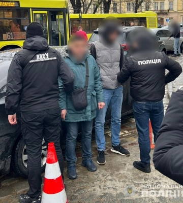 У Львові затримали організатора злочинної схеми, який за 10 000 доларів обіцяв через ліс вивезти ухилянтів за кордон
