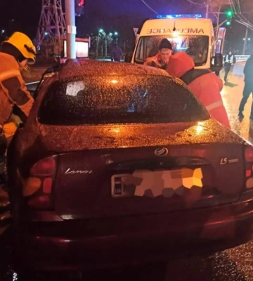 Жахлива ДТП на Дніпропетровщині: водія затисло в пошкодженому авто