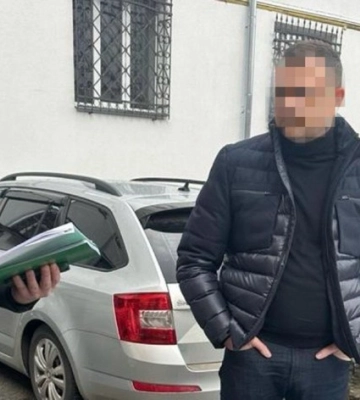Пів мільйона гривень хабаря за непроведення позапланової перевірки – затримано посадовців Держпраці