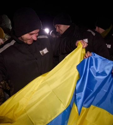 "Украина возвращает своих": Зеленский показал видео со вчерашнего обмена пленными