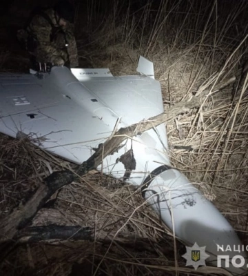 На Дніпропетровщині у полі знайшли майже вцілілий «шахед»