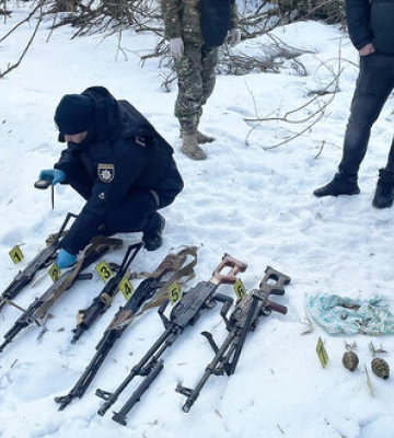 Схрон зі зброєю та боєприпасами знайшли на Чернігівщині. ВІДЕО+ФОТОрепортаж