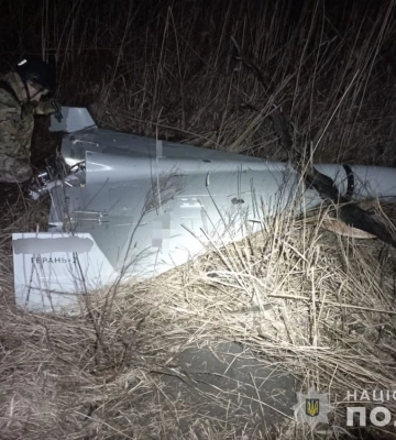 На Дніпропетровщині у полі знайшли майже вцілілий «шахед»