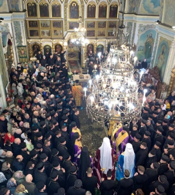 Митрополит Єпіфаній прибув до Чернівців представляти керівника Чернівецько-Буковинської єпархії