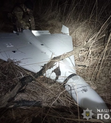 На Дніпропетровщині у полі знайшли майже вцілілий «шахед»
