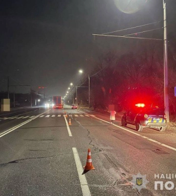 Численні забої та підозра на струс: повідомили, в якому стані госпіталізували жінок, яких у Струмівці збило авто