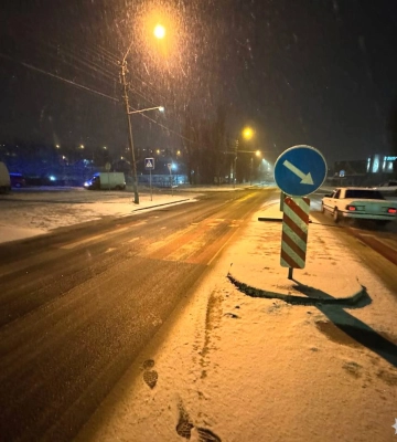 У Рівному на пішохідному переході збили неповнолітню дівчину