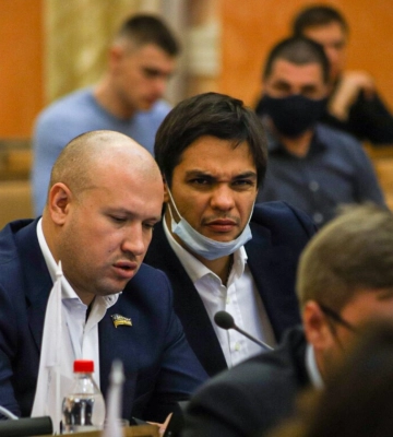 НАБУ оголосило у розшук двох одеських депутатів від ОПЗЖ, які вкрали баржі Дунайського пароплавства