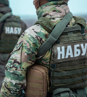 НАБУ оголосило у розшук двох одеських депутатів від ОПЗЖ, які вкрали баржі Дунайського пароплавства