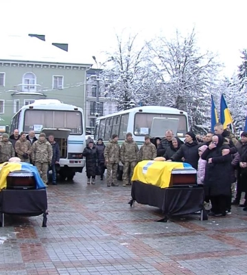У Рівному попрощалися з двома військовослужбовцями, які загинули на Донеччині (ВІДЕО)