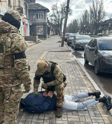 Выбивали деньги из вдовы бойца: фото задержания в Запорожье банды рэкетиров