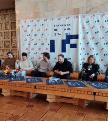 Надихнула ікона з грушкою: у Франківську покажуть виставу “Кайдашеве сІм’я”: