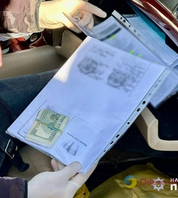 3000 доларів за допомогу у визнанні непридатності до військової служби: в Одесі затримали містянина