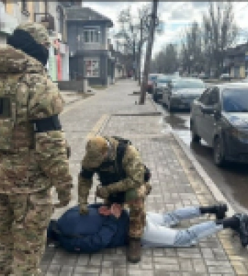 Выбивали деньги из вдовы бойца: фото задержания в Запорожье банды рэкетиров