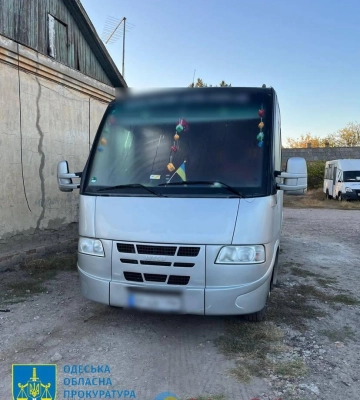 На Одещині судитимуть підприємця, який переправляв чоловіків за кордон під виглядом водіїв рейсових автобусів