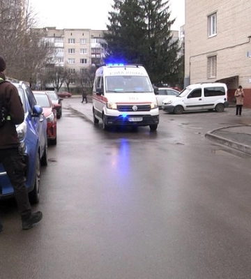 10 постанов за годину: у Луцьку штрафують водіїв, які паркуються біля лікарні і блокують рух “швидким”