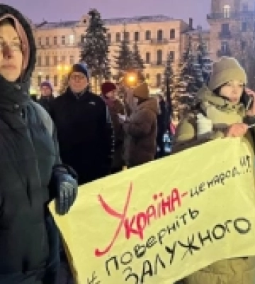 У Києві на Майдані збираються люди
