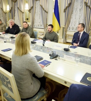 Зеленський обговорив із конгресменами США постачання далекобійних ракет та ППО