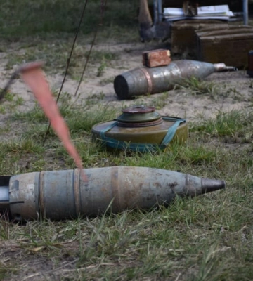 На Миколаївщині загинув чоловік, який намагався розібрати снаряд сокирою