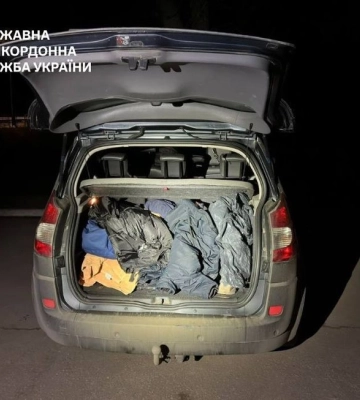 Прикордонники спіймали одесита на незаконному перевезенні людей через кордон у багажнику автомобіля