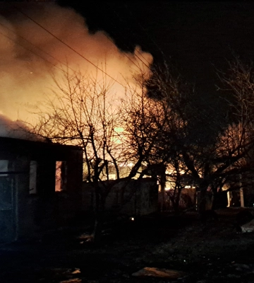 Внаслідок атаки російських шахедів у Харкові виникла масштабна пожежа