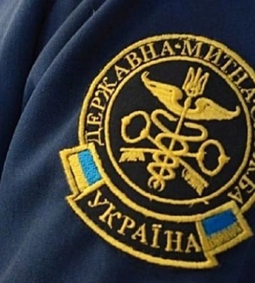 Митники затримали водія, який хотів контрабандою вивезти до Румунії сигарет на майже 12 млн гривень