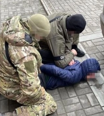 &quot;Выбивали&quot; деньги у вдовы воина ВСУ: в Запорожье взяли бандитов