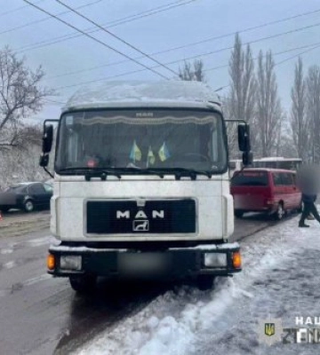 У Житомирі внаслідок зіткнення легковика та вантажівки травмовано трьох осіб