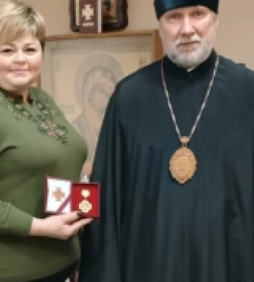 Епіфаній нагородив начальницю Милівської військової адміністрації Любов  Мінько  відзнакою «Хрест Свободи»