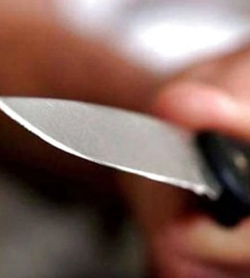 На Дніпропетровщині автівка врізалася в дерево: загинув чоловік