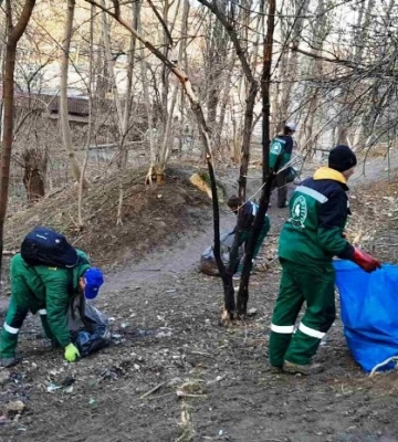 В Одесі комунальники прибирають міські парки