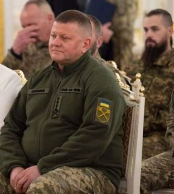 У трендовому костюмі: дружина Валерія Залужного підкорила стильним образом на церемонії у Києві