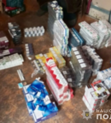 У Путивлі поліцейські у пенсіонерок вилучили 1700 пачок контрафактних цигарок