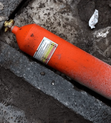 У Дніпрі біля залізничного вокзалу спалахнув магазин
