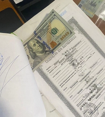 Робив багатодітними татусями: судять волинянина, який реєстрував дітей на ухилянтів для виїзду за кордон