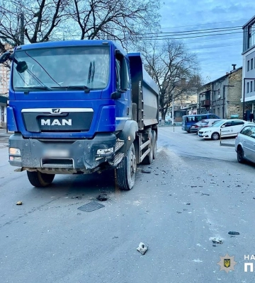 В Одесі легкових зіштовхнувся з вантажівкою, є постраждалий