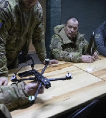 “Українська команда” разом з Володимиром Кличком доставили на передову партію дронів та броньовик, - Артур Палатний