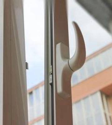У Полтаві чоловік погрожував підірвати поліцейське приміщення