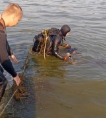 На Острожчині рятувальники шукали в річці потопельника